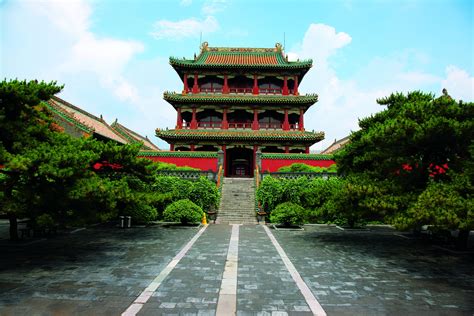  Das Yunfu Tianbao-Palast: Eine Oase der Stille und ein Meisterwerk chinesischer Architektur!