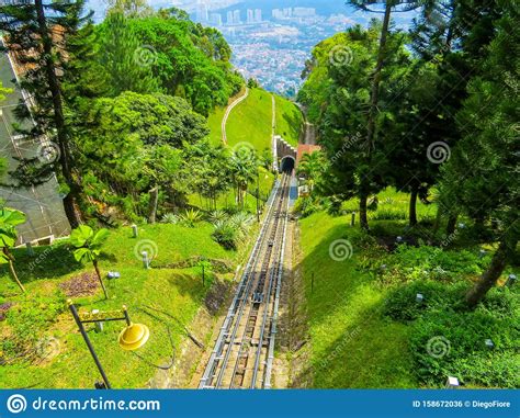 Bukit Bendera: Eine Seilbahnfahrt in die Wolken und eine unvergessliche Aussicht auf Penang!