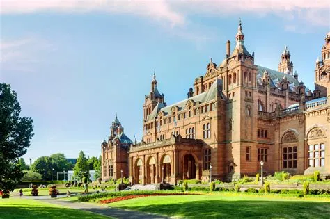  Der Kelvingrove Art Gallery and Museum: Ein Schatz der Kunst und Geschichte für Entdecker aller Art!