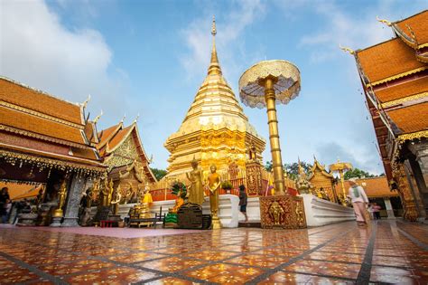 Phra That Doi Suthep: Eine buddhistische Wunderwelt auf einem Berg mit atemberaubender Aussicht!